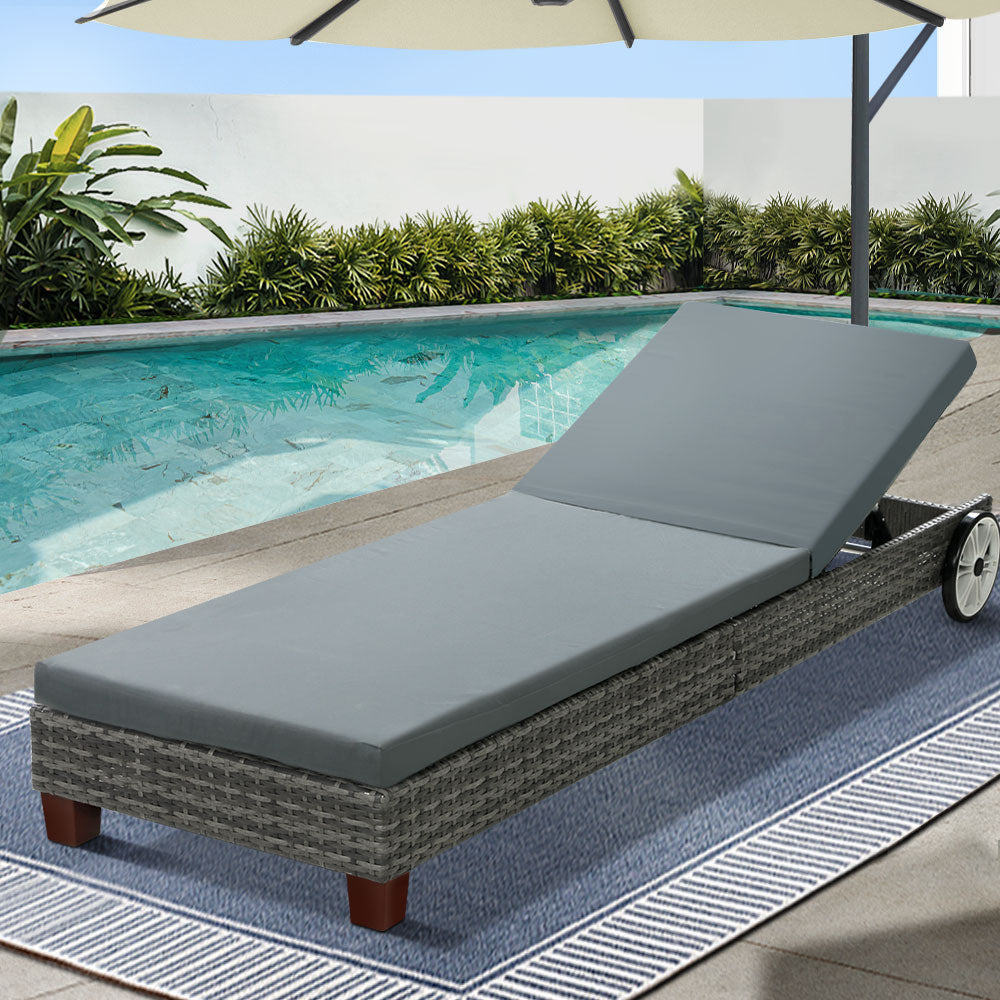 Sun Lounge Wicker Lounger Outdoor Day Bed with Wheels - Grey